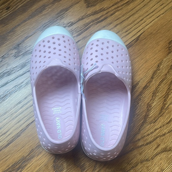 Old navy sz 11 sandals kids girls pink water shoes NWT - Picture 2 of 5